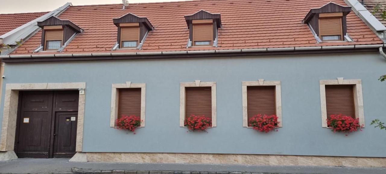 Szekely Vendeghaz Hotel Естергом Екстериор снимка
